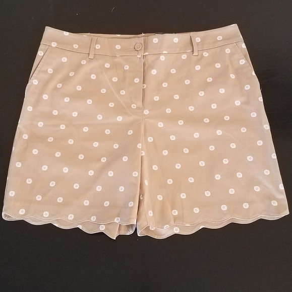 Talbots Pants - NWT Talbots Scallop Hem Shorts. HOST PICK!